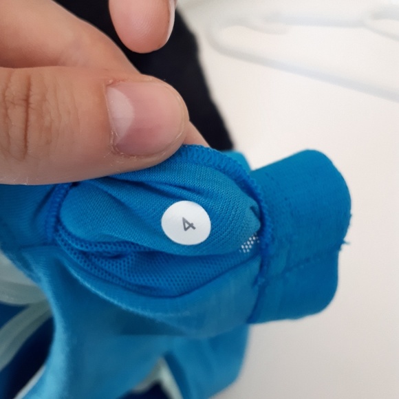 3 for 20 💙 LULULEMON Run: Mile A Minute Tank - Picture 6 of 6